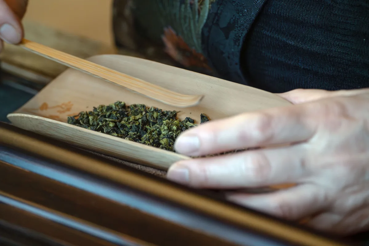 Teezeremonie im Yulu Teahouse in Uster.